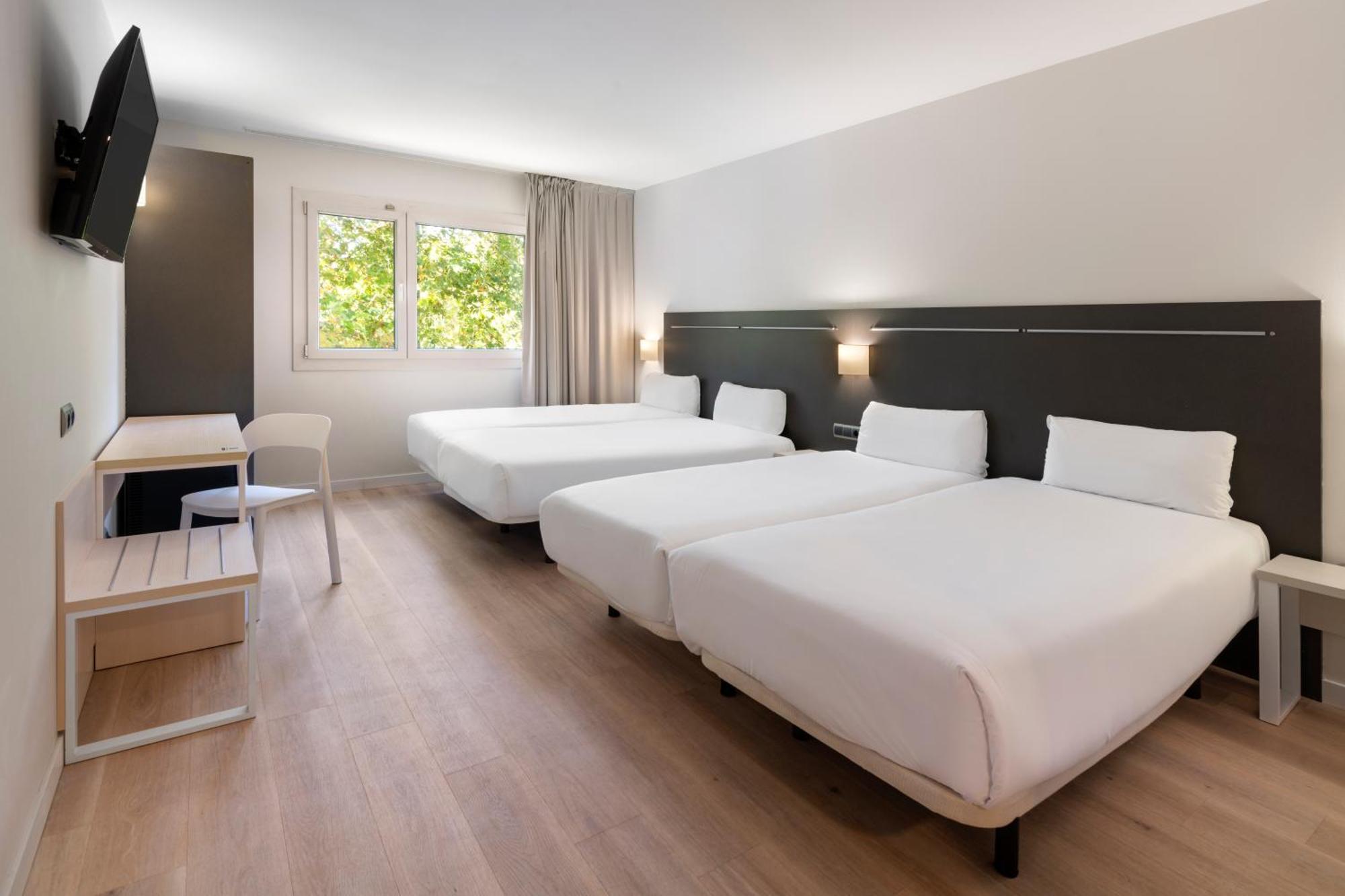 B&B Hotel Barcelona Рубі Екстер'єр фото