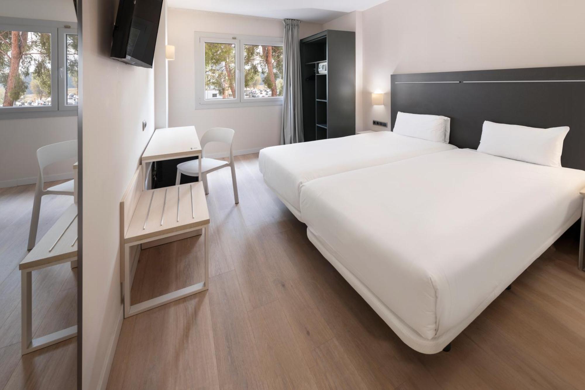 B&B Hotel Barcelona Рубі Екстер'єр фото