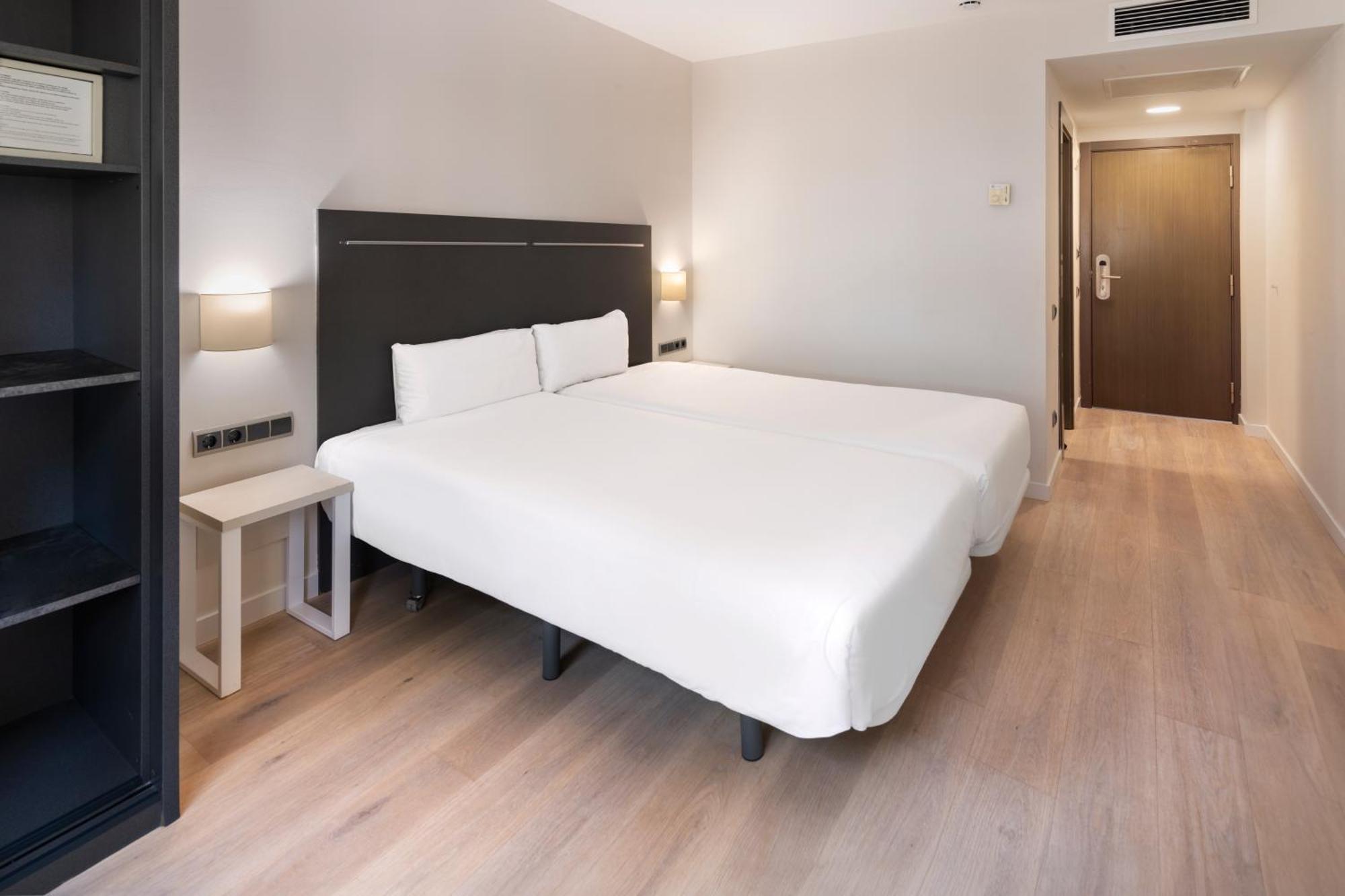 B&B Hotel Barcelona Рубі Екстер'єр фото