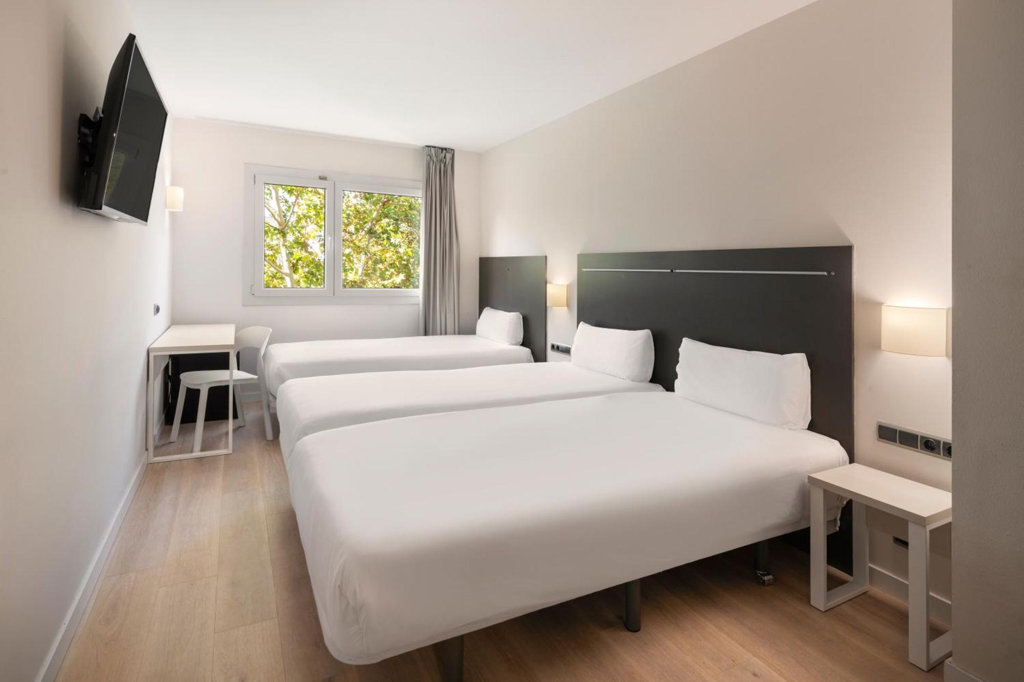 B&B Hotel Barcelona Рубі Екстер'єр фото