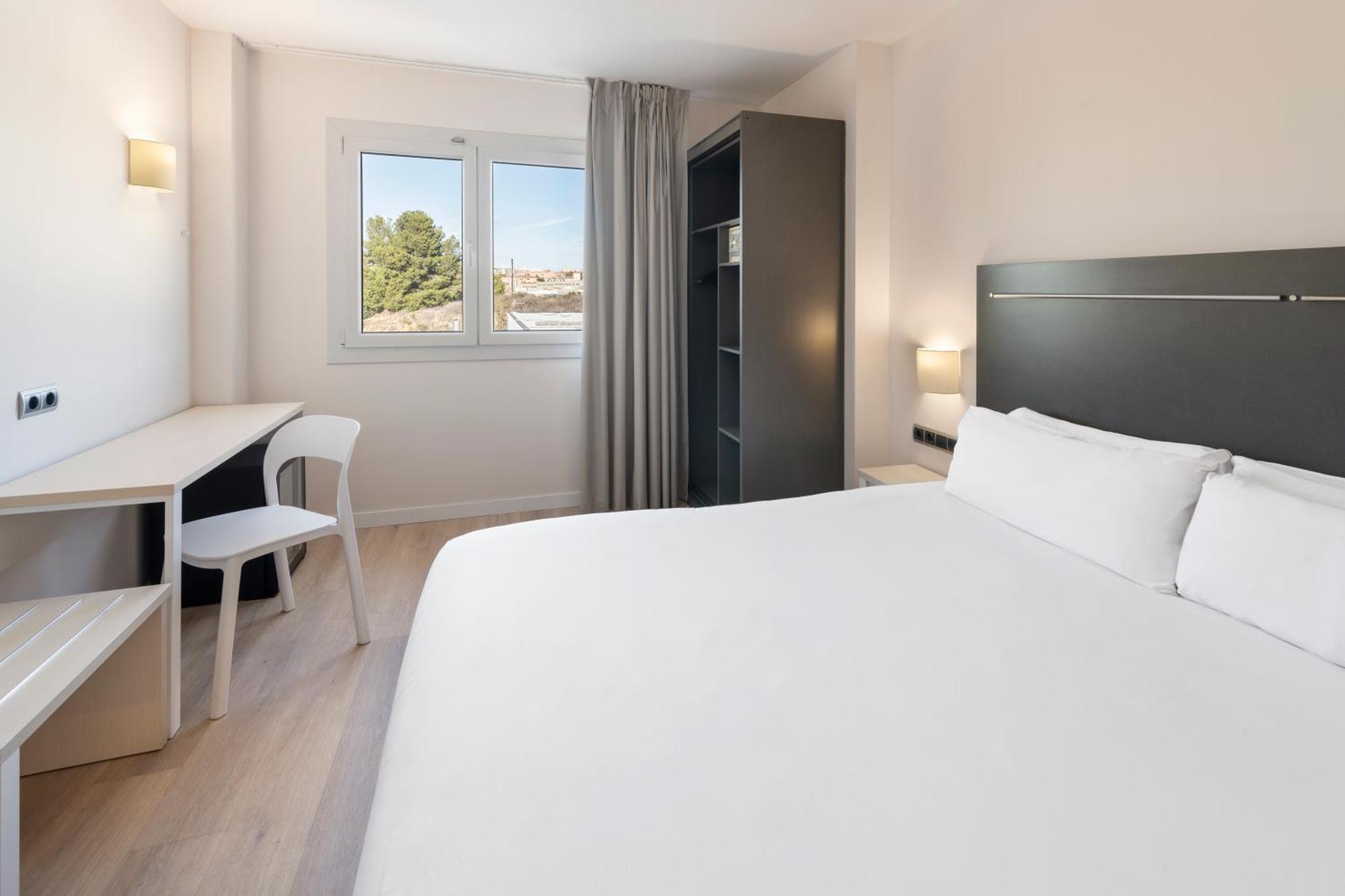 B&B Hotel Barcelona Рубі Екстер'єр фото