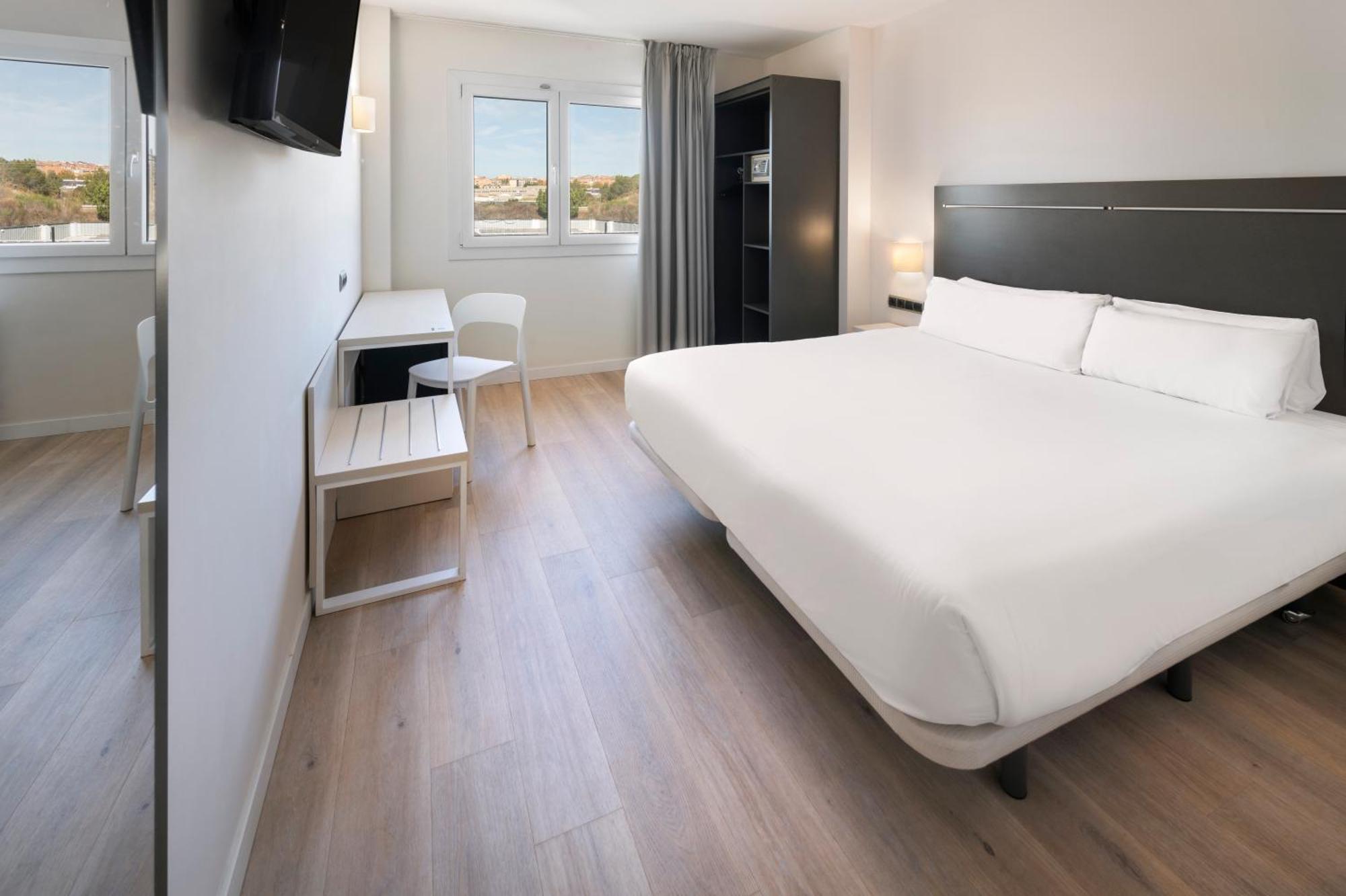 B&B Hotel Barcelona Рубі Екстер'єр фото