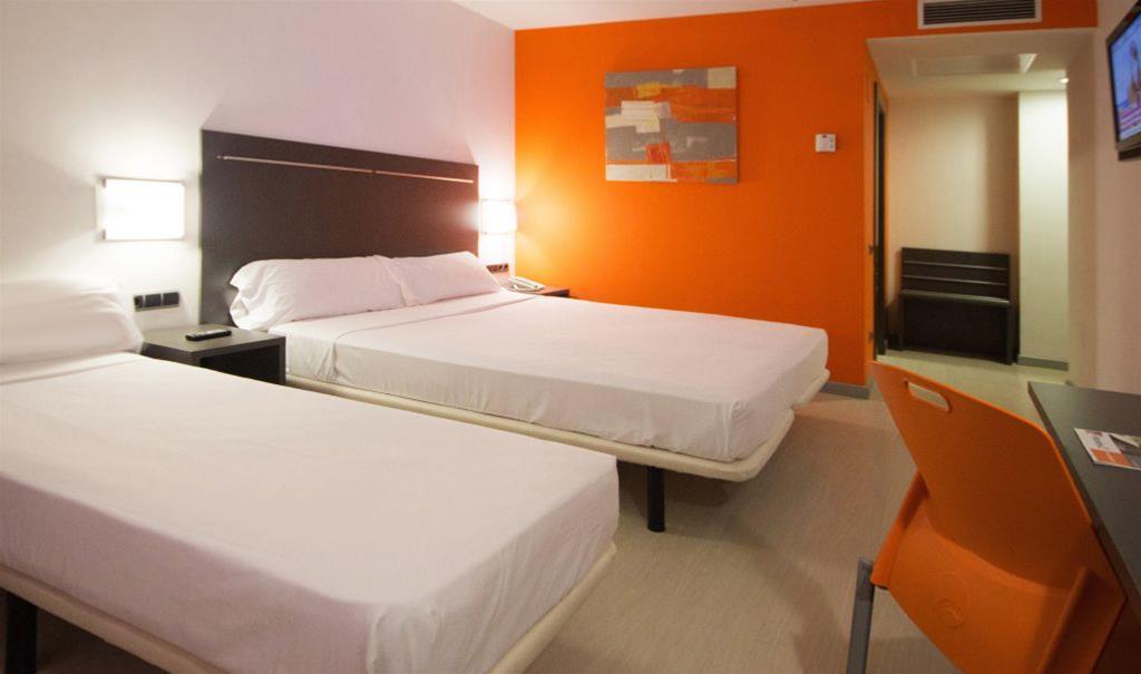 B&B Hotel Barcelona Рубі Екстер'єр фото