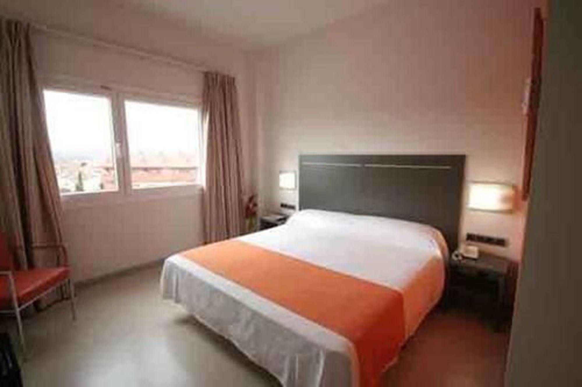 B&B Hotel Barcelona Рубі Екстер'єр фото