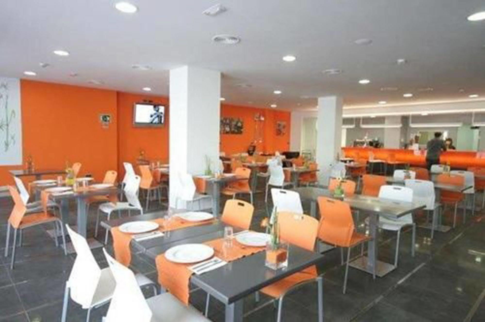 B&B Hotel Barcelona Рубі Ресторан фото