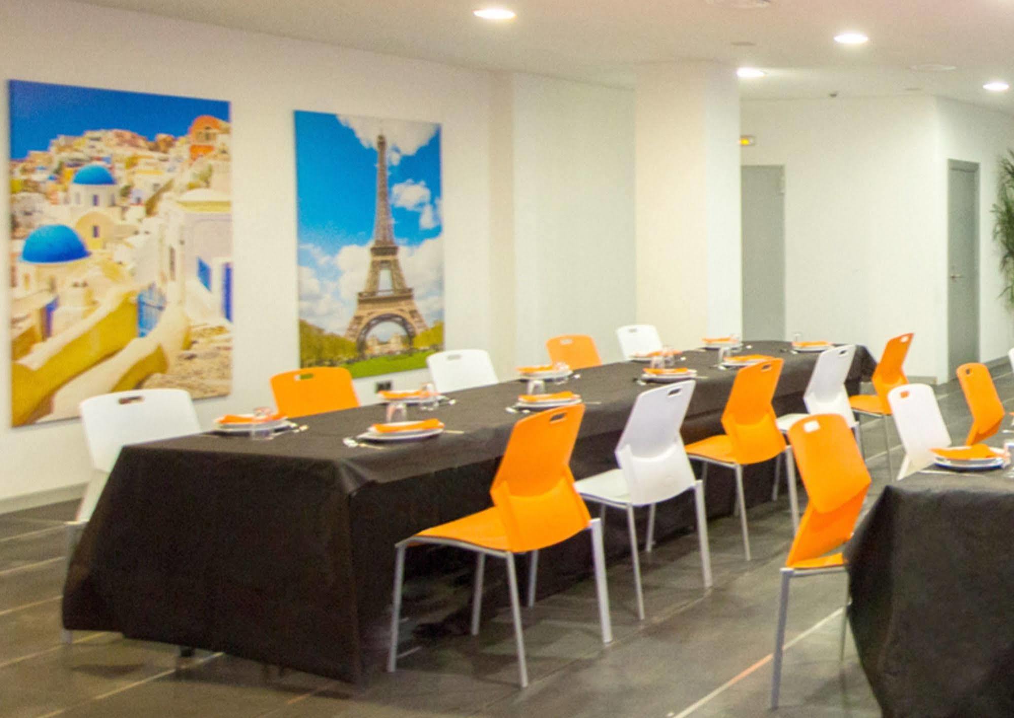 B&B Hotel Barcelona Рубі Екстер'єр фото