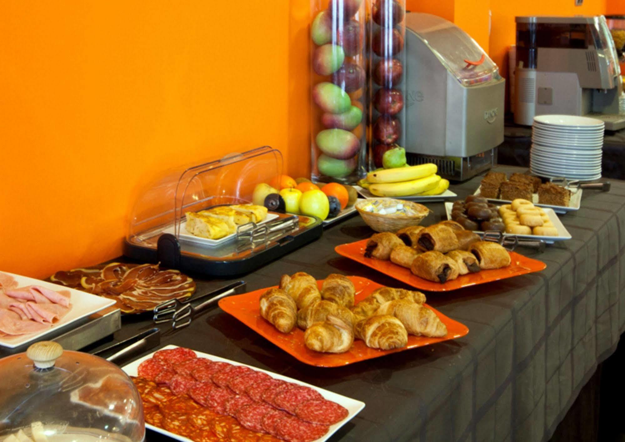 B&B Hotel Barcelona Рубі Екстер'єр фото