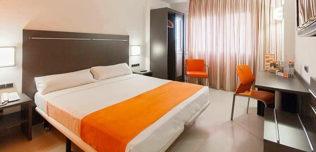 B&B Hotel Barcelona Рубі Екстер'єр фото